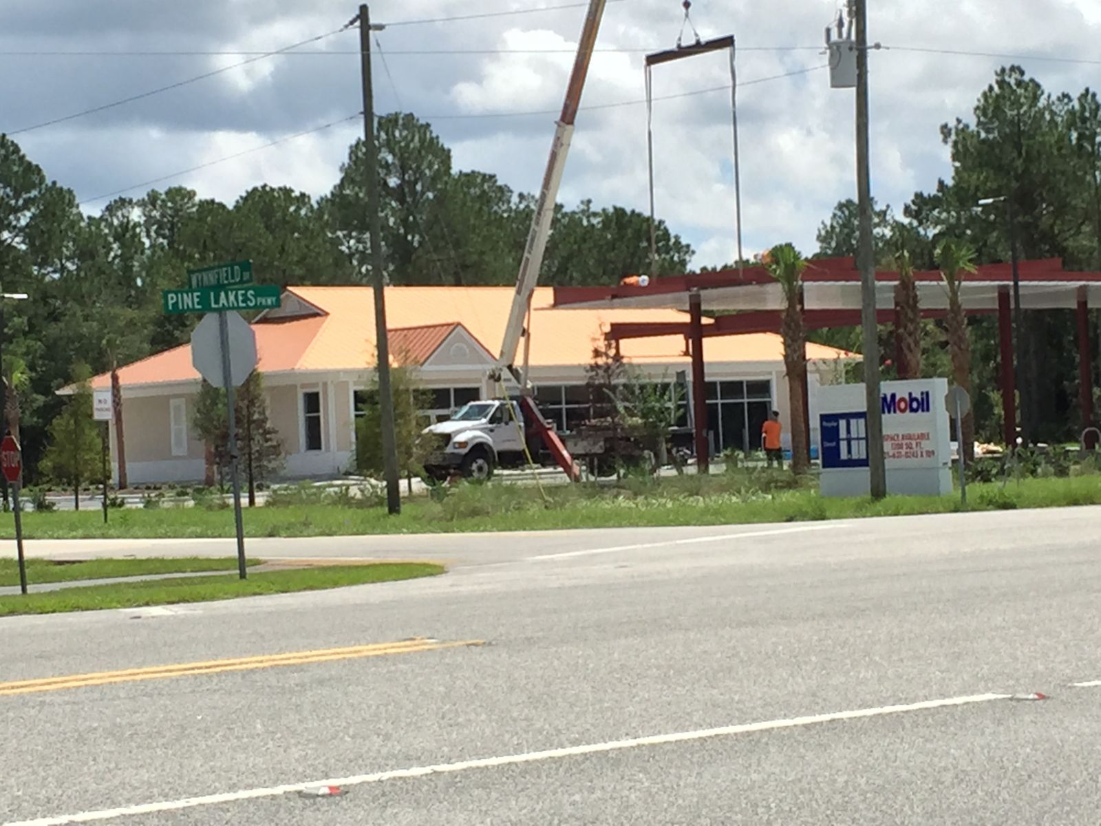 Mobile station on Pine Lakes Pkwy